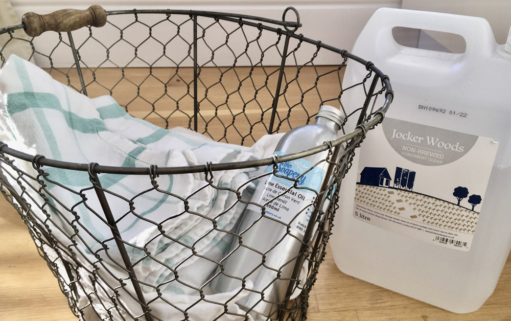 White Vinegar & Essential Oil Fabric Softener
