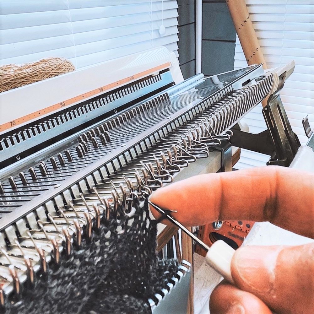 knitting a linen face cloth on a silver reed sK840