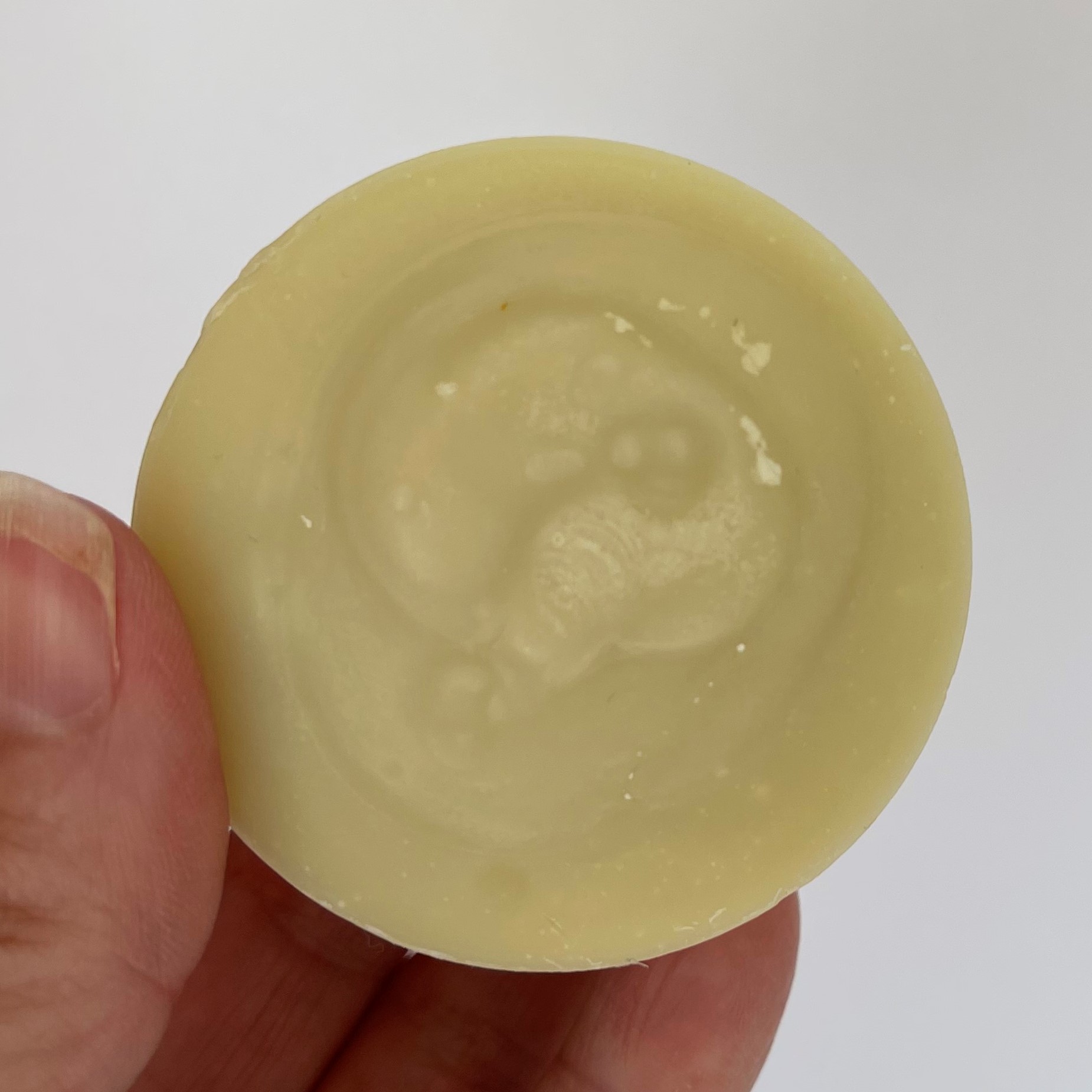 creamy yet invigorating shampoo bar with rosemary oil