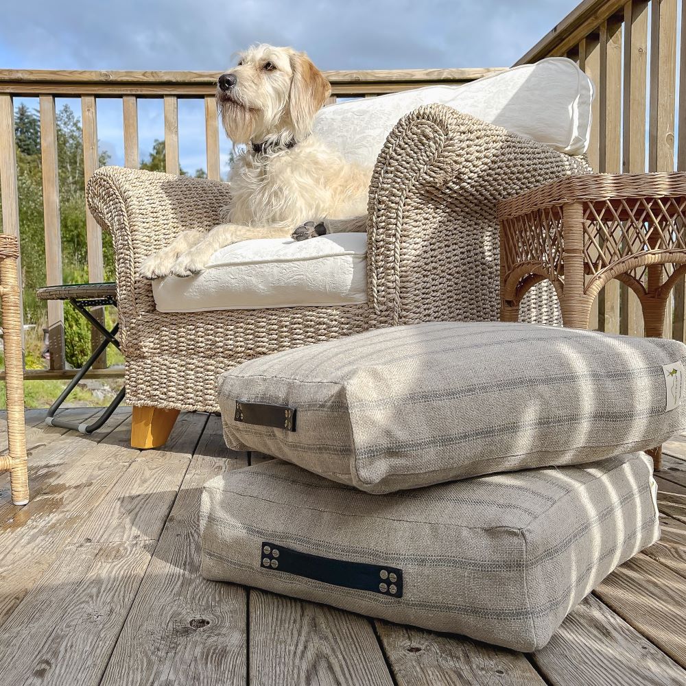 al fresco carry cushions made in Scotland from Scottish linen and British wool filling