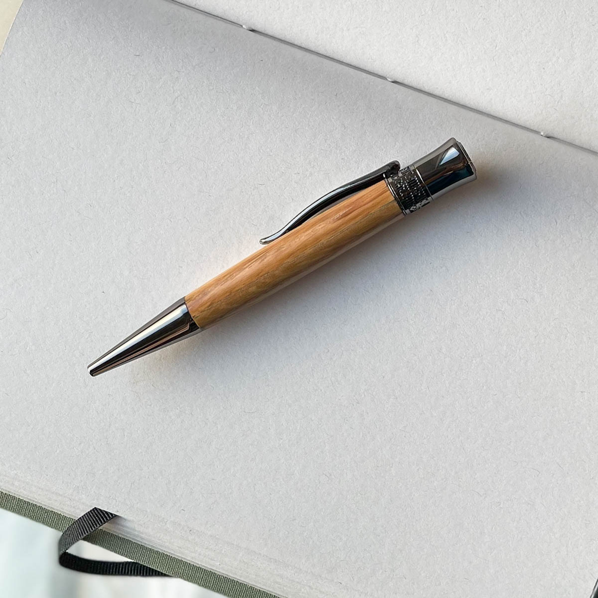 handmade Gibson ballpoint pen handmade in Scotland