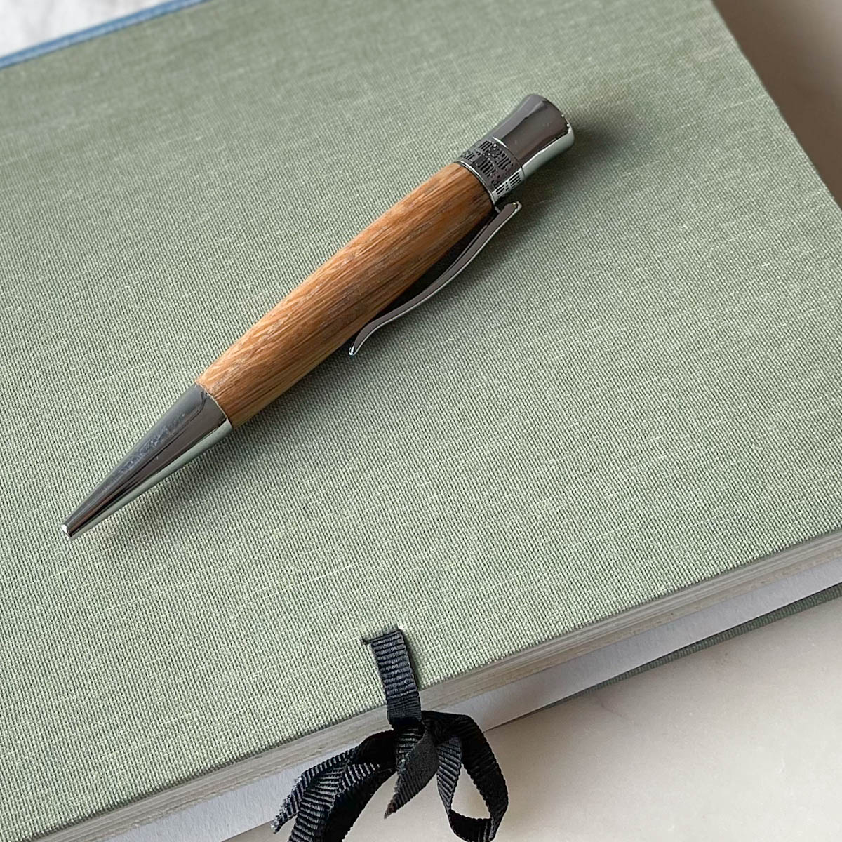 handmade Gibson ballpoint pen handmade in Scotland